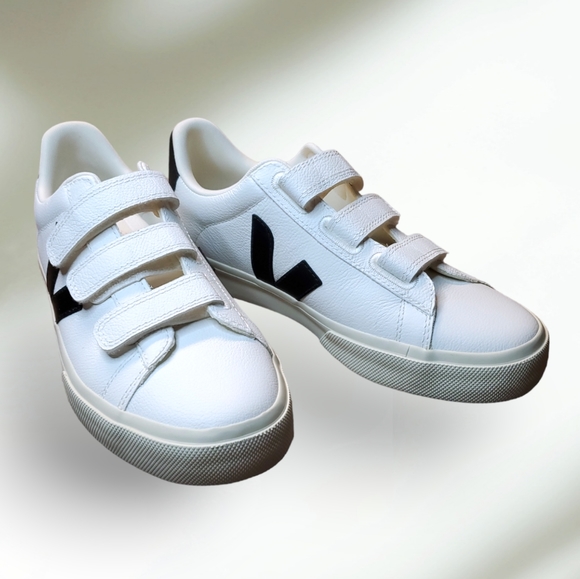 Veja Shoes - VEJA Campo Low-Top Leather Sneakers Cream White and Black EU 40 US 9